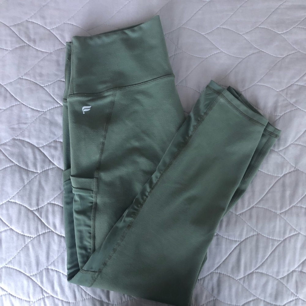 On-the-Go High-Waisted Capri - M